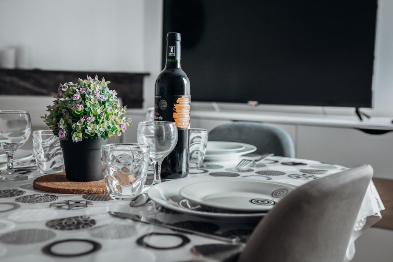 Appartement Neuf, Moderne Et Confortable! Ernée エクステリア 写真