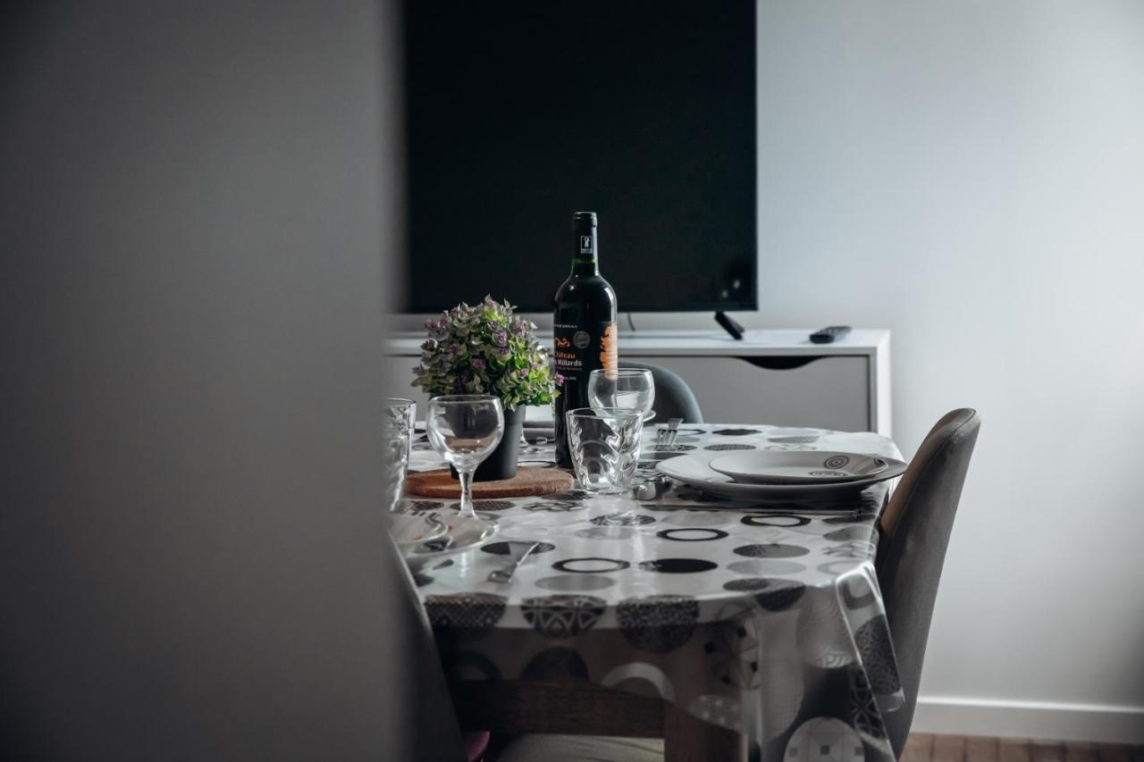 Appartement Neuf, Moderne Et Confortable! Ernée エクステリア 写真