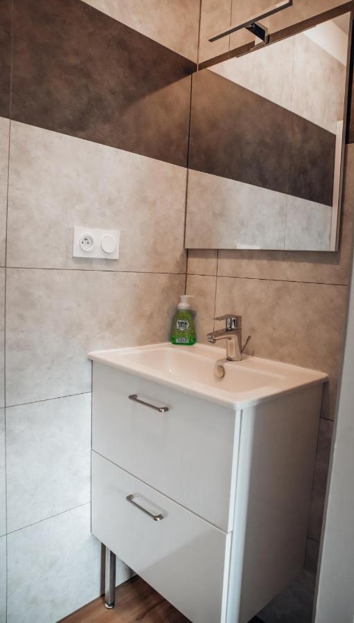 Appartement Neuf, Moderne Et Confortable! Ernée エクステリア 写真