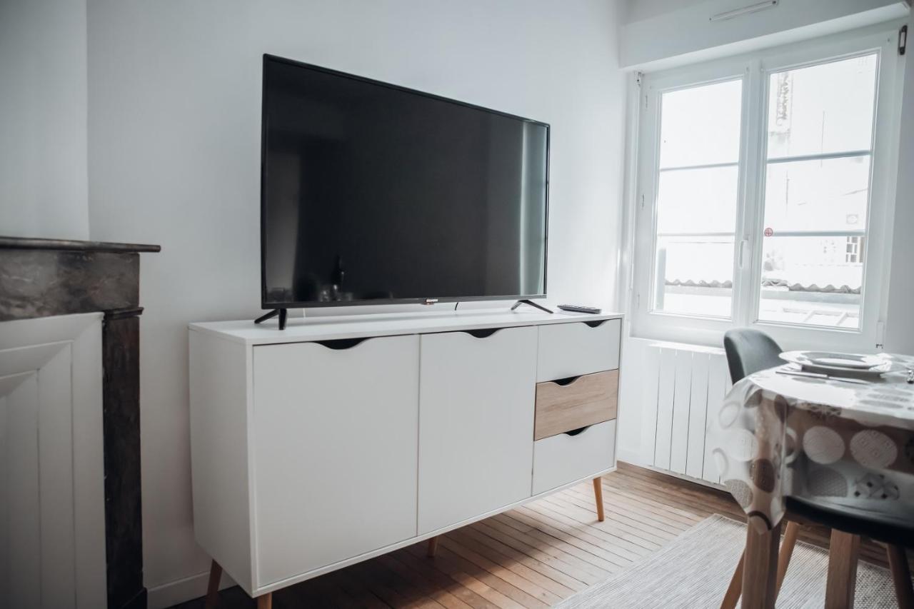 Appartement Neuf, Moderne Et Confortable! Ernée エクステリア 写真